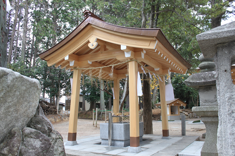 御子神社　社殿