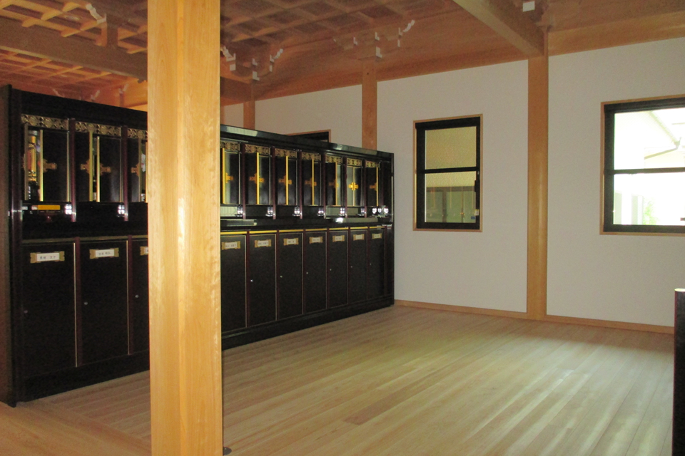 青蓮寺　位牌堂