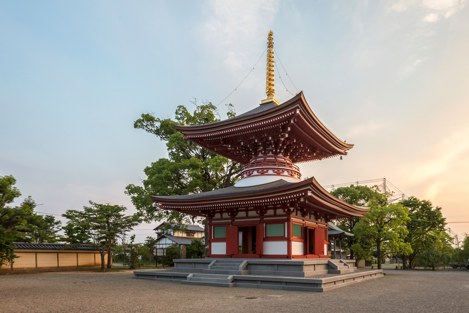 蓮華院誕生寺　多宝塔